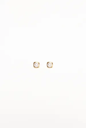 Helene Stud Earrings - Gold/Pearl