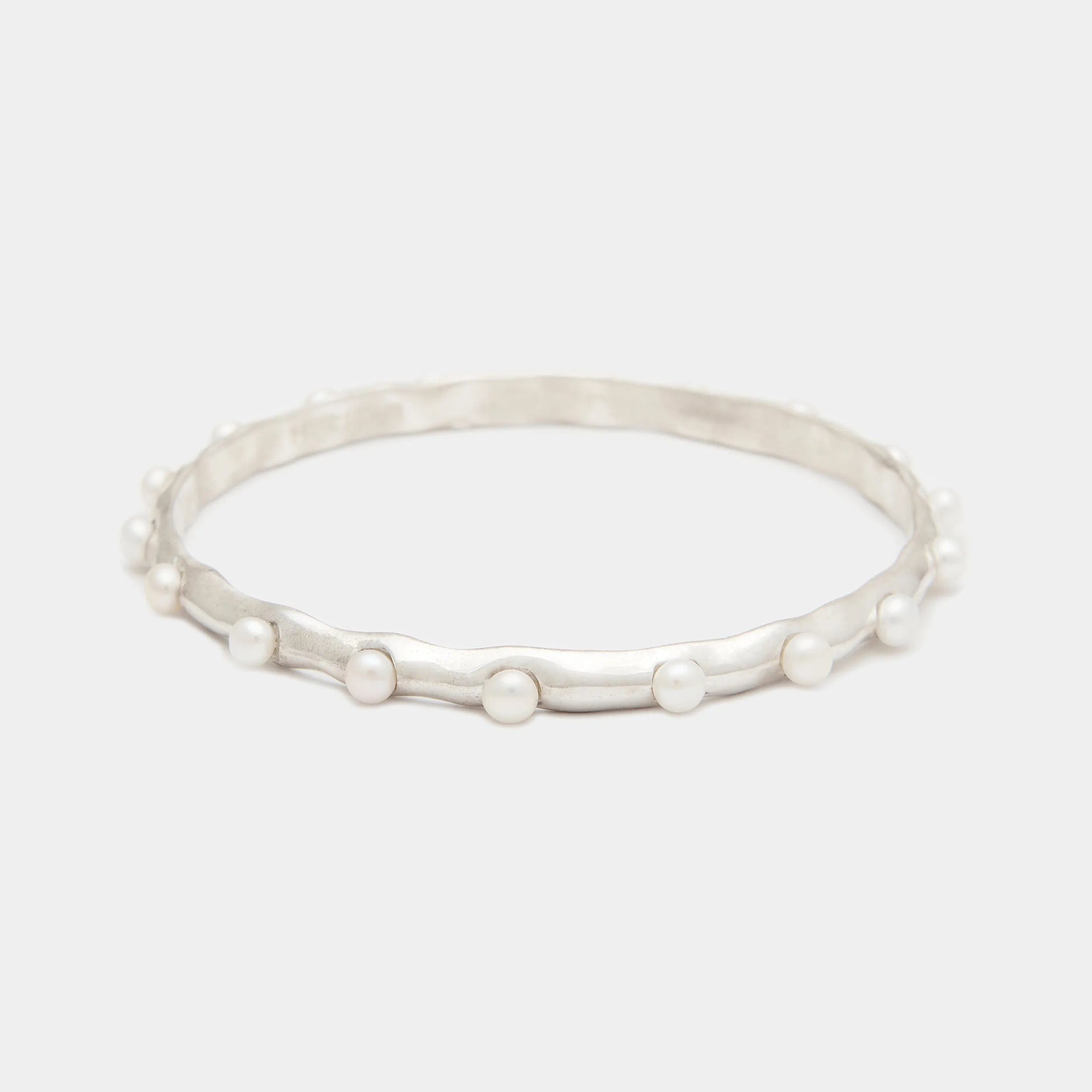 Lulu Pearl Bangle in Silver