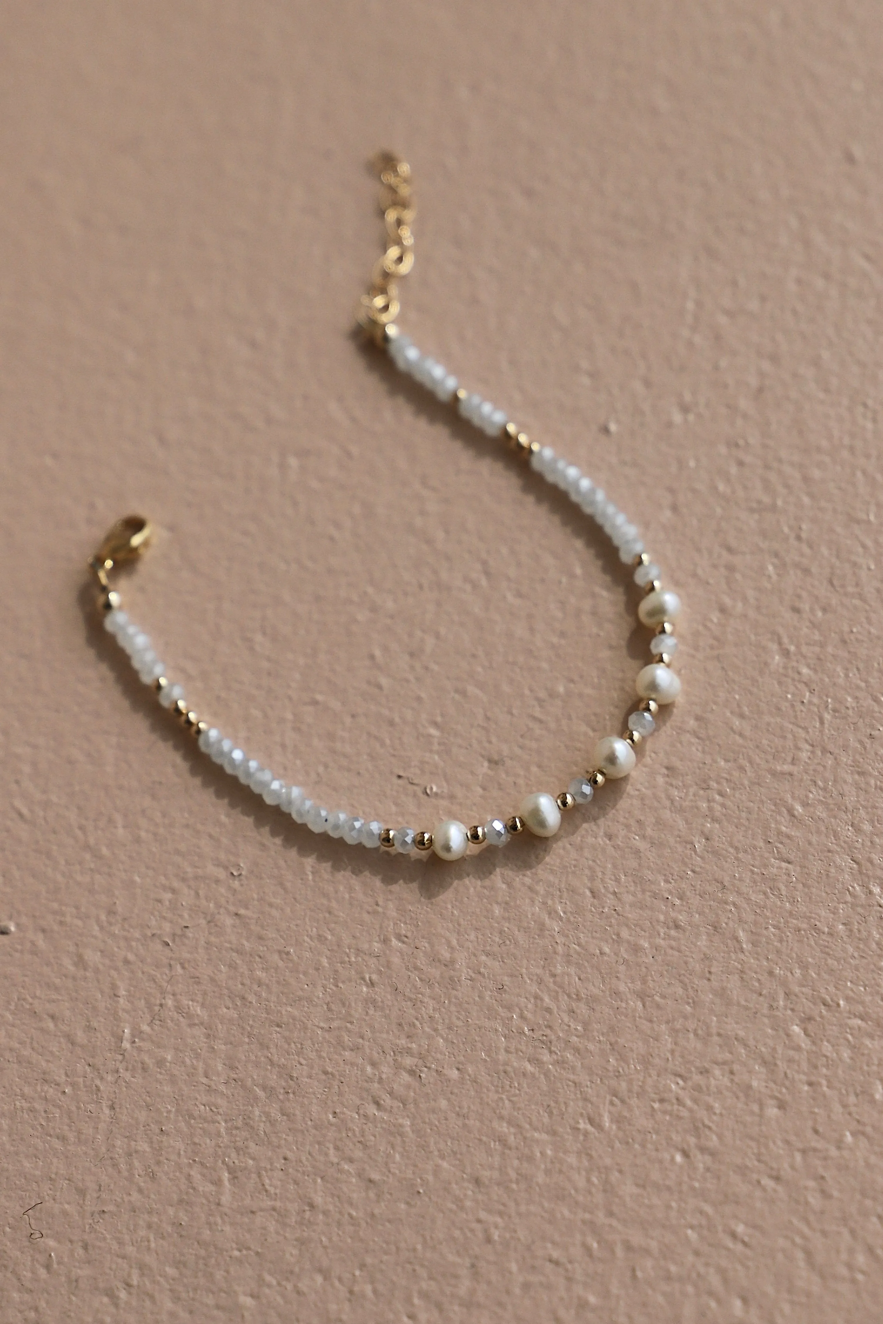 SKY BEADED PEARL BRACELET